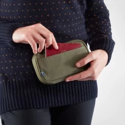FJÄLLRÄVEN KÅNKEN TRAVEL WALLET - Portmonee 14 FJÄLLRÄVEN KÅNKEN TRAVEL WALLET - Portmonee -Freien Camping Geschäft 304068007 e kanken travel wallet fjaellraeven 1 1